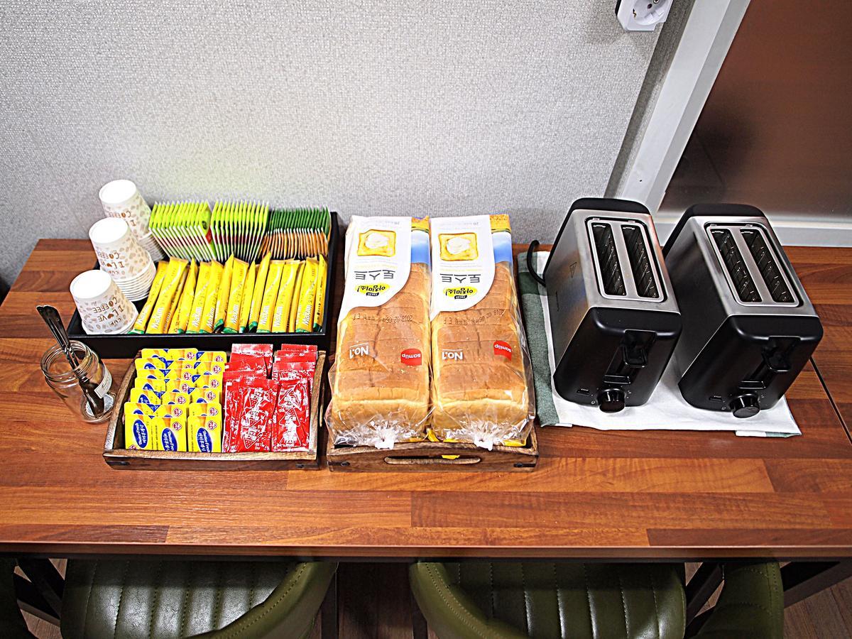 Hostel Gaon Sinchon Σεούλ Εξωτερικό φωτογραφία